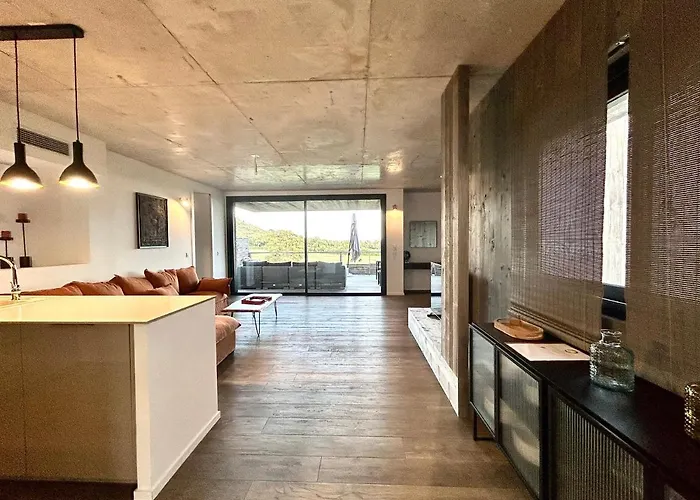 Les Lofts De Sainte-lucie-de-porto-vecchio * Сент-Люси-де-Пор